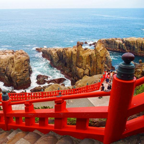 海を見下ろす神宮