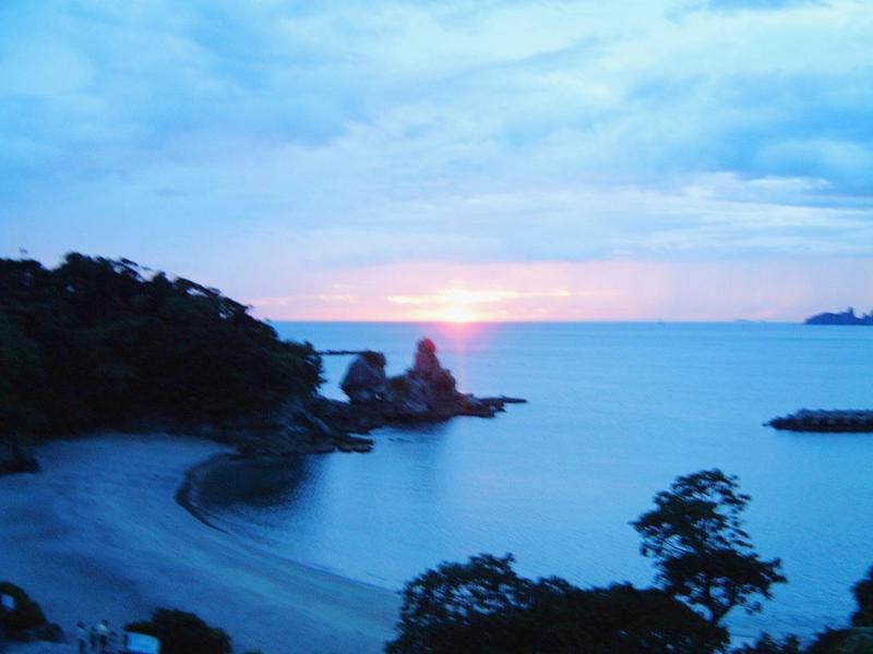 夕日が沈む