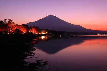 夕焼けと紅葉そして富士山 furukenさん