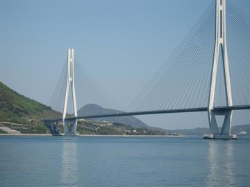 しまなみ街道　大三島と生口島に架かる橋、放射状に張られたワイヤーがとてもきれいです doimoiさん