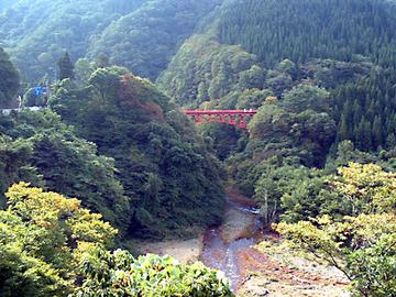 松川の渓流に八つのいで湯が続く信州高山村 駿河明さん