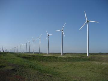 東側のサロベツ原野には風力発電の風車が28基並ぶ etopirikaさん