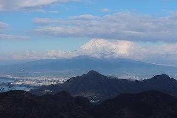山頂からは天気が良ければ富士山が・・ ななちゃんさん