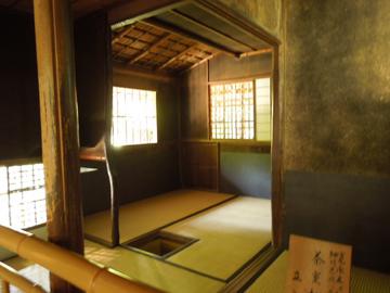 茶席「松向軒」は秀吉 が北野大茶会を催した時の移築したものだそうです Gママさん
