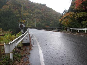 秋雨・・・渓谷に架かる鉄橋 ヤマトさん