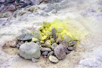 圧巻の風景！硫黄の独特な匂いが立ち込める硫黄山。 アカハヤシゲオさん