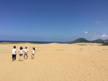 鳥取砂丘は広くて海と砂丘が水平線に見えました ちゃーさん