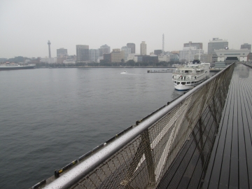 桟橋から見た横浜港 fishさん