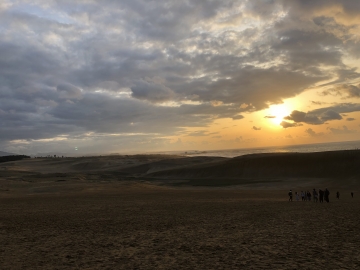 砂丘と夕日 あるとさん