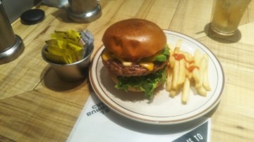 J.S. BURGERS CAFE 名古屋mozo店