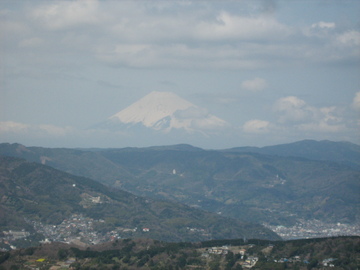 展望台から富士山が望めます。 やすさん