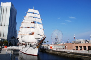 日本丸のすべての帆が広がるのは年に12回程度らしいです DriveNaviさん