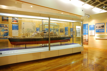 展示室には色々な船の模型があります DriveNaviさん