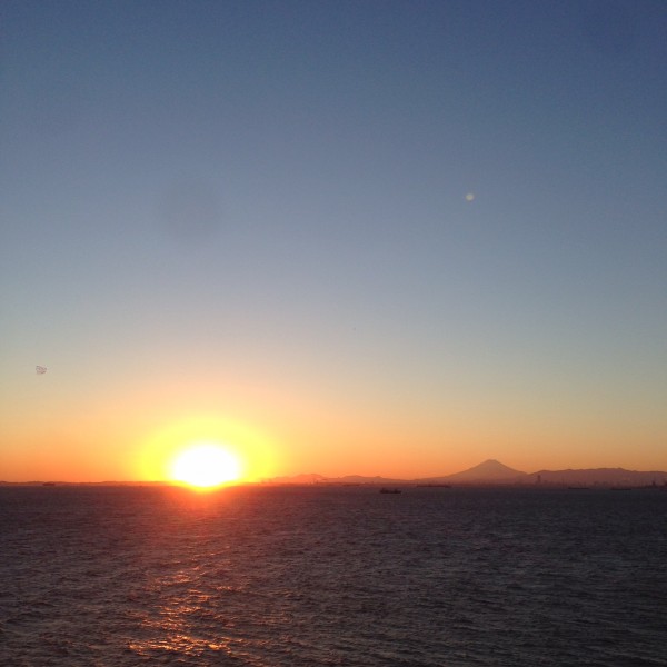 海ほたるからの夕日と富士山