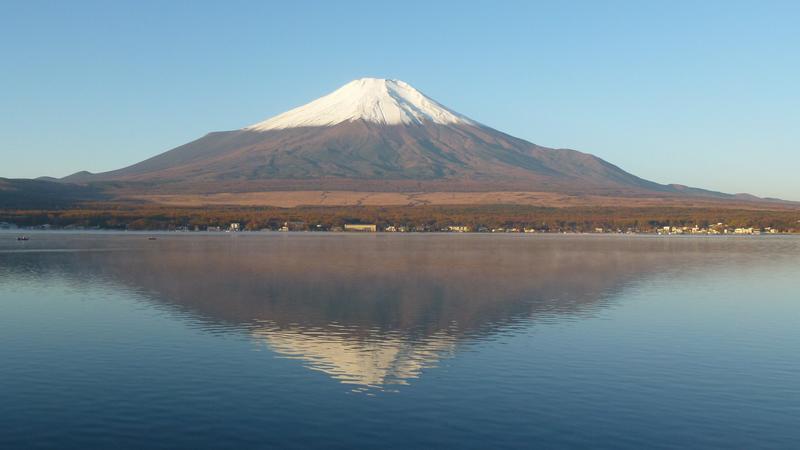 山中湖に写った富士山