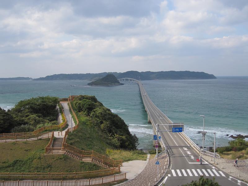 角島に延びる橋