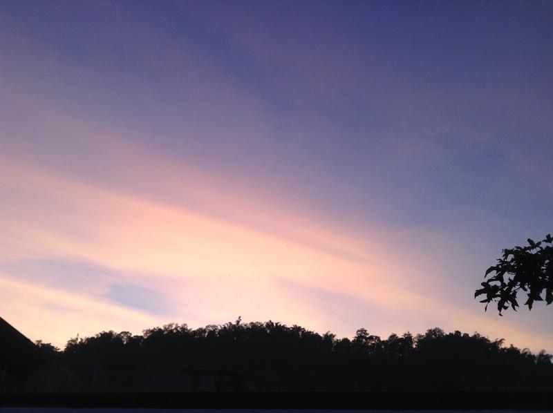 空気がピンク色に