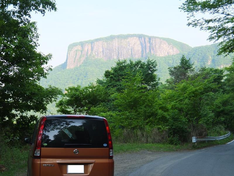 夕暮れの荒船山艫岩