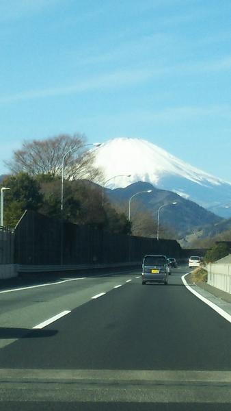東名高速からみた富士山