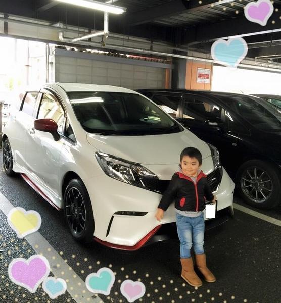 鮨屋の駐車場にて