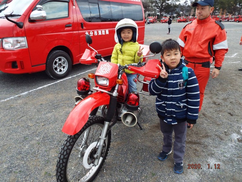 お正月休みに、子供達と消防団の出初め式へ