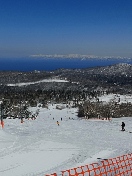 札幌国際スキー場の頂上から石狩湾を一望!