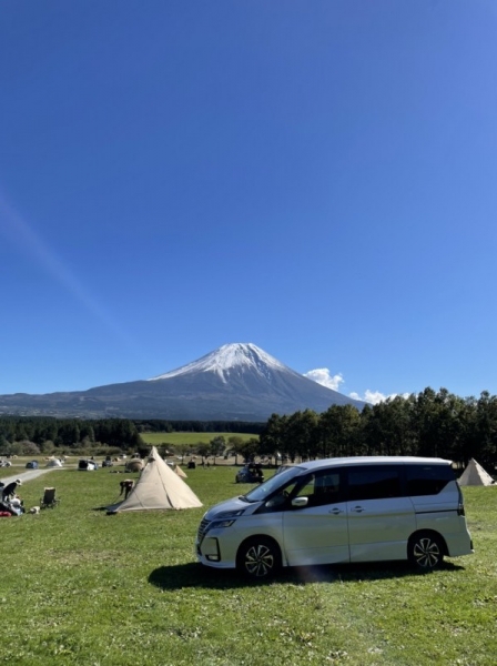 ふもとっぱらキャンプ場で富士山とセレナ