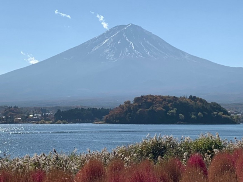 河口湖　湖畔からの富士山