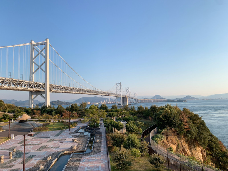 与島PAからみた瀬戸大橋