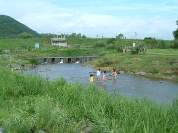 一級河川阿賀川から分かれた川遊びが楽しめる&ldquo;水辺の学校&rdquo; はげたかさん
