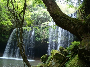 滝を裏から見れる珍しい滝 Kensuke^^kさん