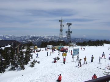 横手山（山頂は5月中旬までスキーが出来ます） hrcさん