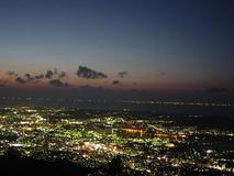 北九州市のシンボル・皿倉山で見る大迫力の夜景ドライブコース