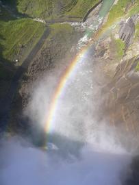 ダムからの放水で虹ができてきれいです。 くまちゃん♪さん