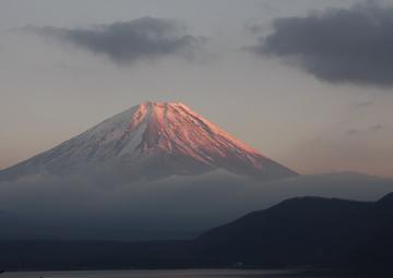 夕陽に赤く染まる富士山 rihouboさん