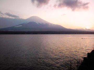 富士山に沈む夕日は瞬間の絶景です にょみさん