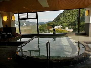 展望大浴場で右に岐阜城、左に長良川風景はバッチリ！ 花桃さん