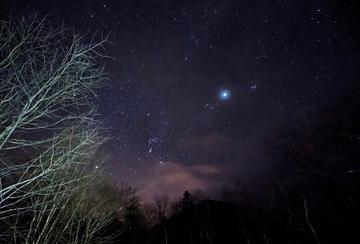 夜は、宿のすぐ横で木星やオリオン座がはっきりと見えます。 さあさんさん