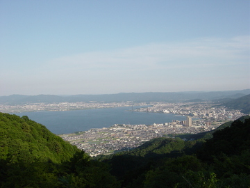 静寂の中で琵琶湖の眺望と自然を楽しめます DriveNaviさん