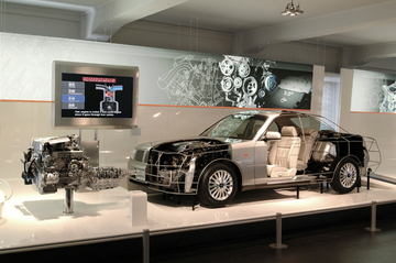 日産自動車を代表するエンジンが展示されています SKYLINE BLOG スタッフさん