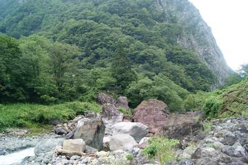 ヒスイのふるさと糸魚川を象徴する日本随一のヒスイの産地、小滝川ヒスイ峡！！ コスモスさん