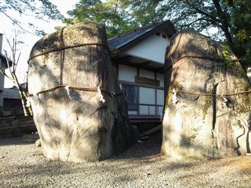 三ツ石神社