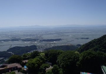 弥彦山スカイライン頂上からの風景　越後平野 とくめいきぼう１１さん
