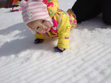 赤ちゃんの雪遊びデビュー CHIHIROさん
