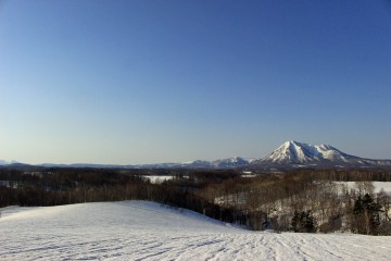 京極町の望羊の丘付近からみる尻別岳 karimasaさん