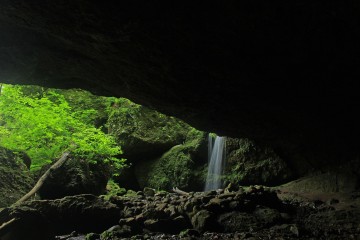 洞窟内部から karimasaさん