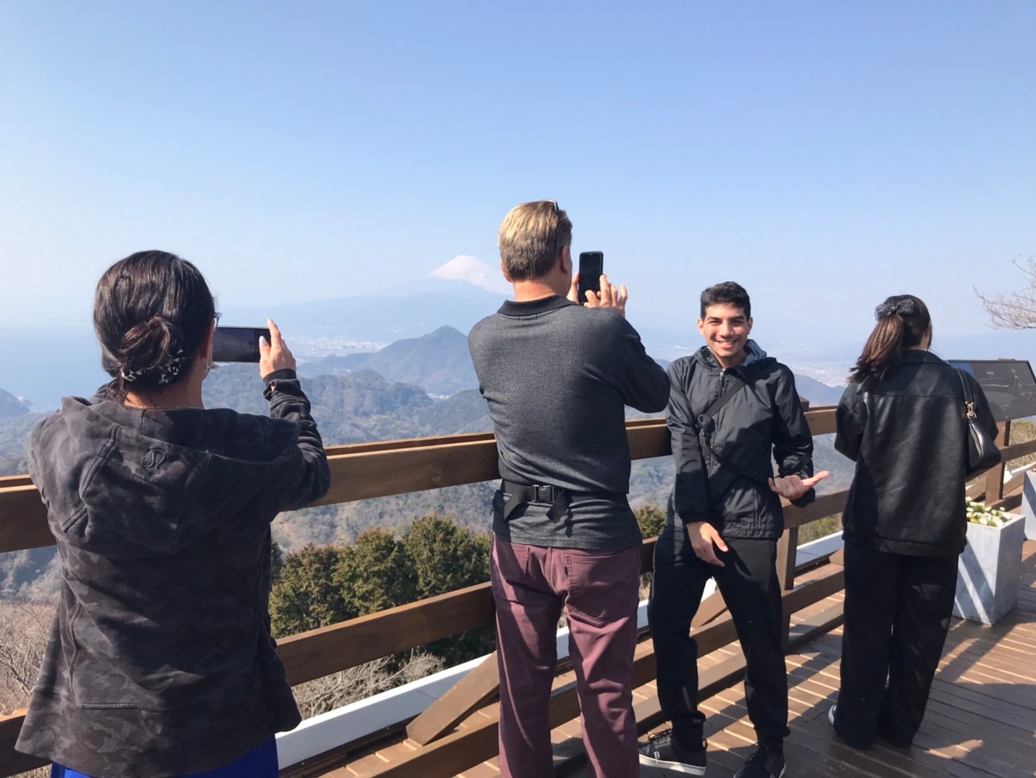 富士山を眺める同窓会