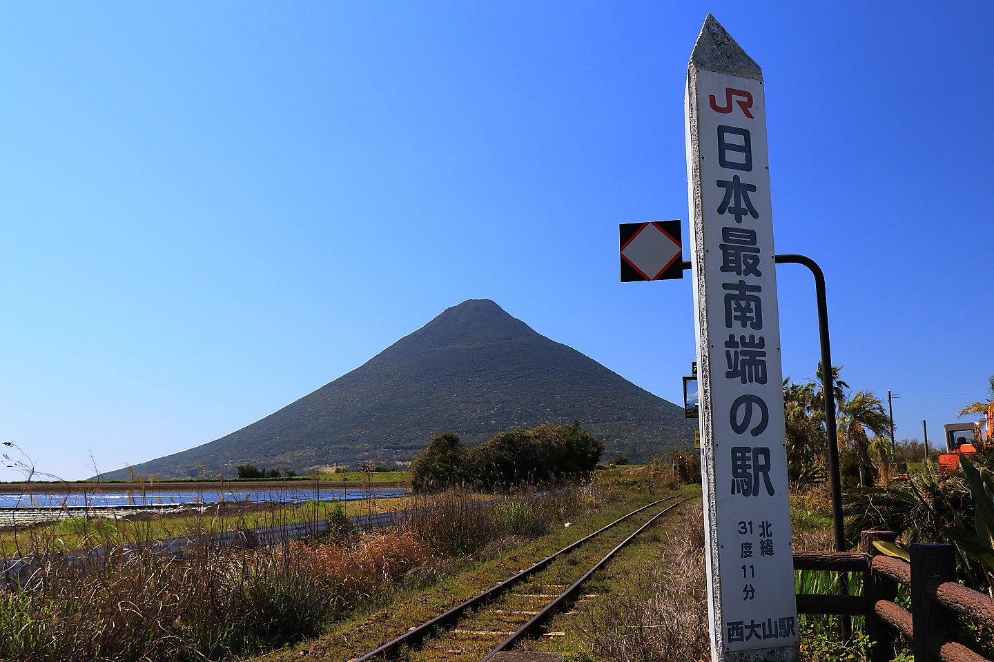 無人駅でホームへの出入りは自由でした。