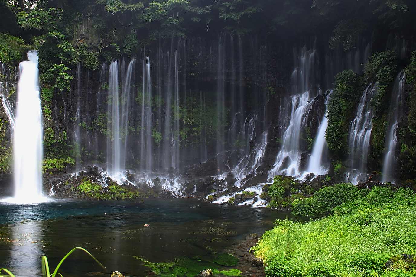 幾筋もの滝があります