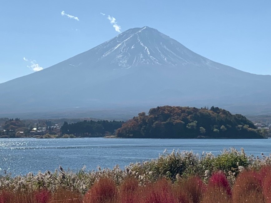 河口湖　湖畔からの富士山